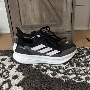 adidas women’s Ultraboost 5x black white Running Sneakers new 8.5